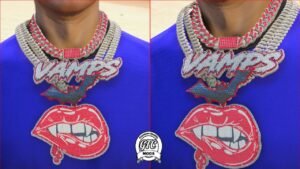 GTA 5 CUSTOM ICEDOUT SPARKLING GLOWING CHAIN FOR FIVEM RP Vamps Bats and Lipstick Lips pendant chain